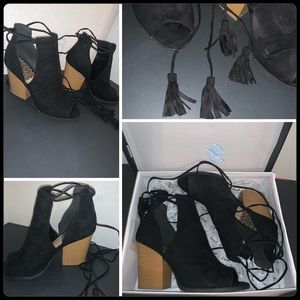 BLACK SUEDE OPEN TOE BWOOD BLOCK HEEL SZ:8.5
